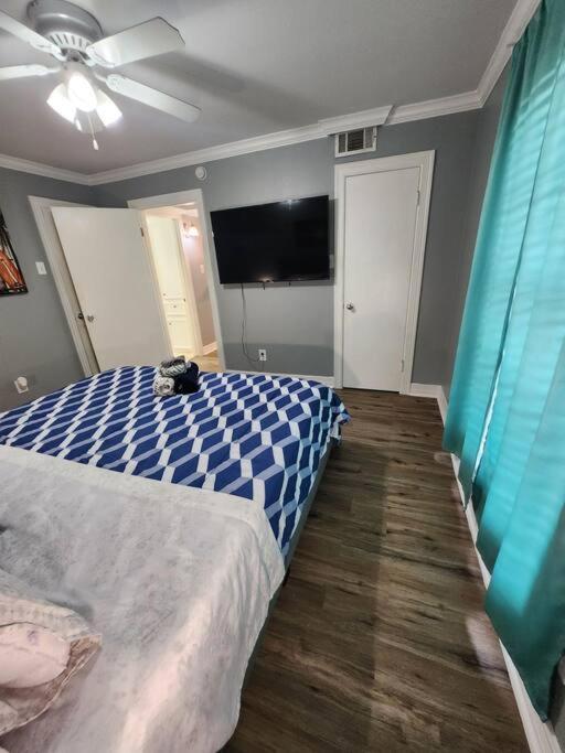 Apartment Blue Shark *e2* @ Midtown 1br King