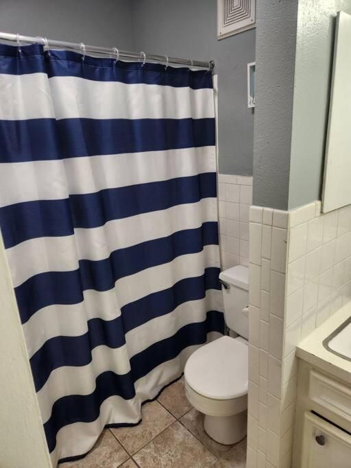 Blue Shark *e2* @ Midtown 1br King Apartment