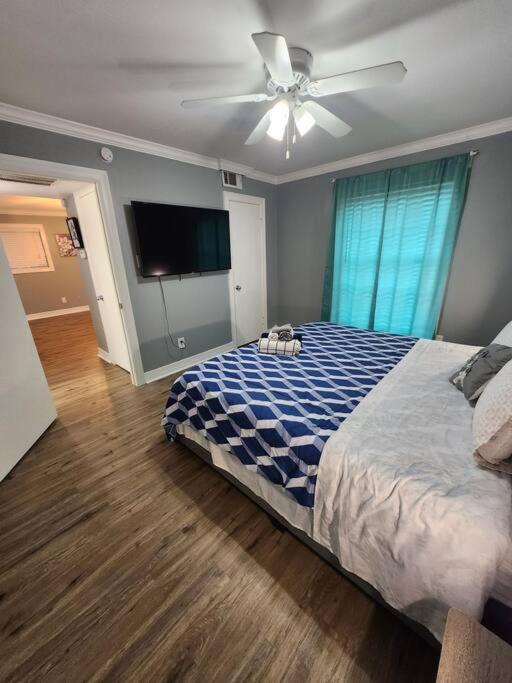 Apartment Blue Shark *e2* @ Midtown 1br King *