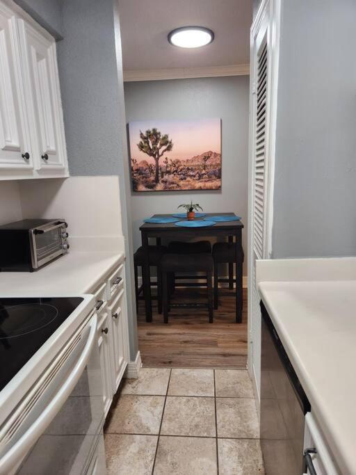 Apartment Blue Shark *e2* @ Midtown 1br King