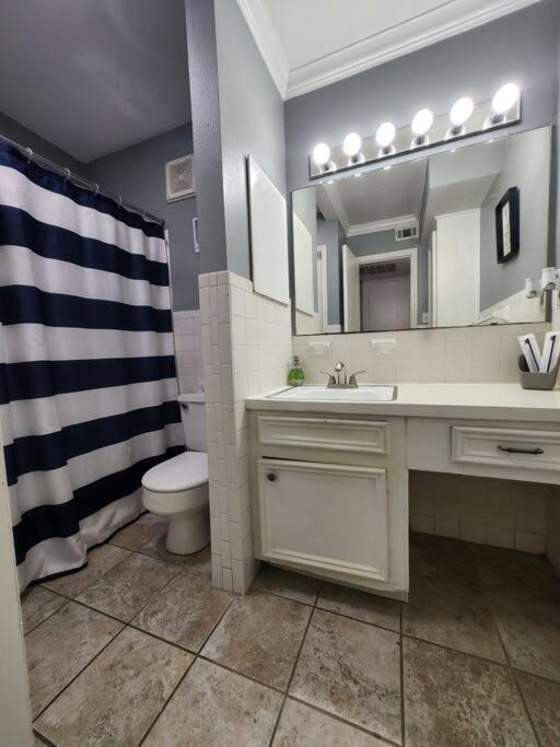 Blue Shark *e2* @ Midtown 1br King