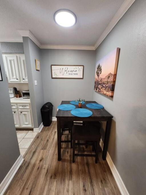 Blue Shark *e2* @ Midtown 1br King Apartment *