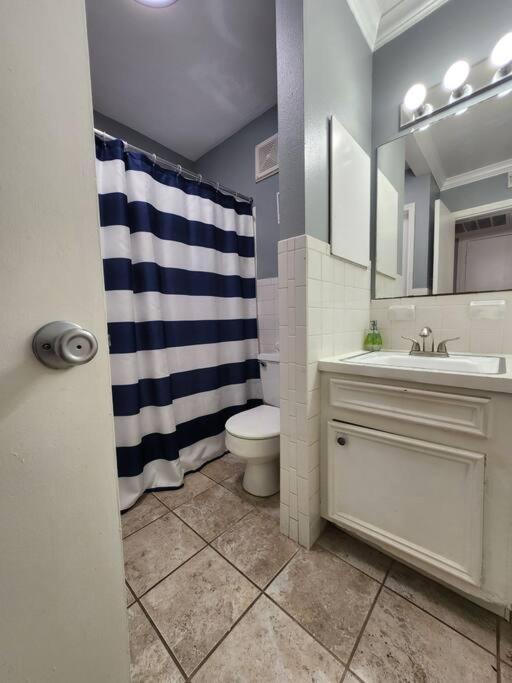 Blue Shark *e2* @ Midtown 1br King Houston