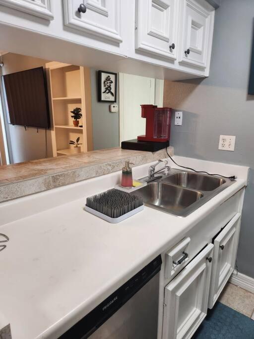Apartment Blue Shark *e2* @ Midtown 1br King *