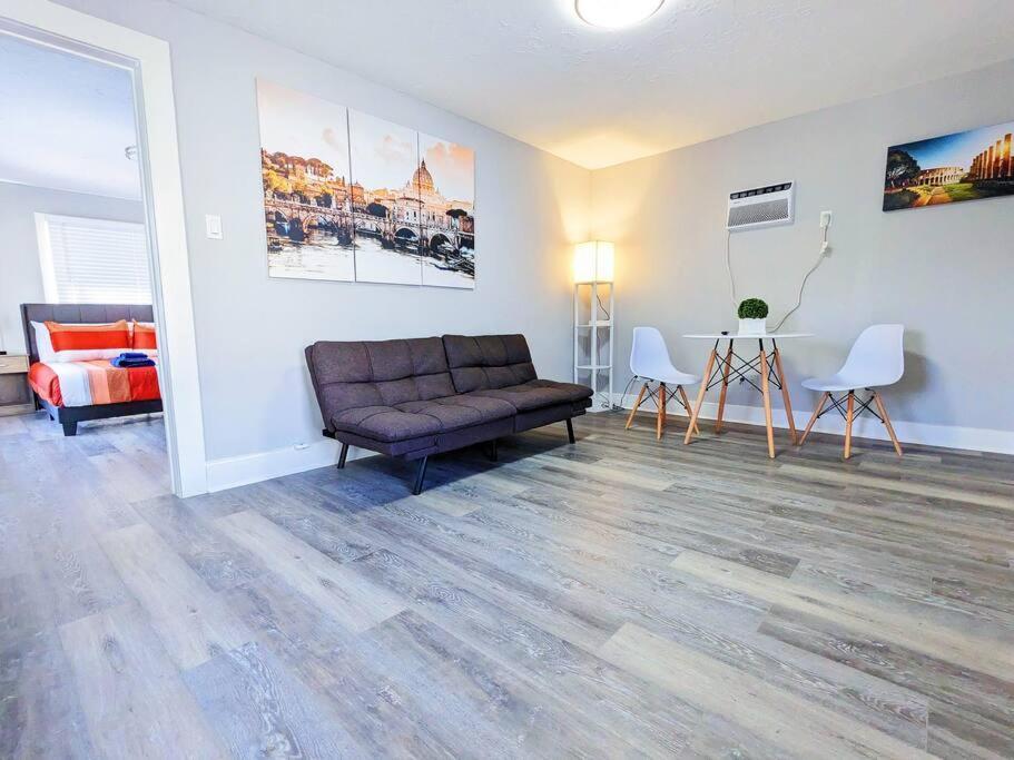 Lodge Elegant 1 Bed Montrose - Rome @the Italian Plaza *