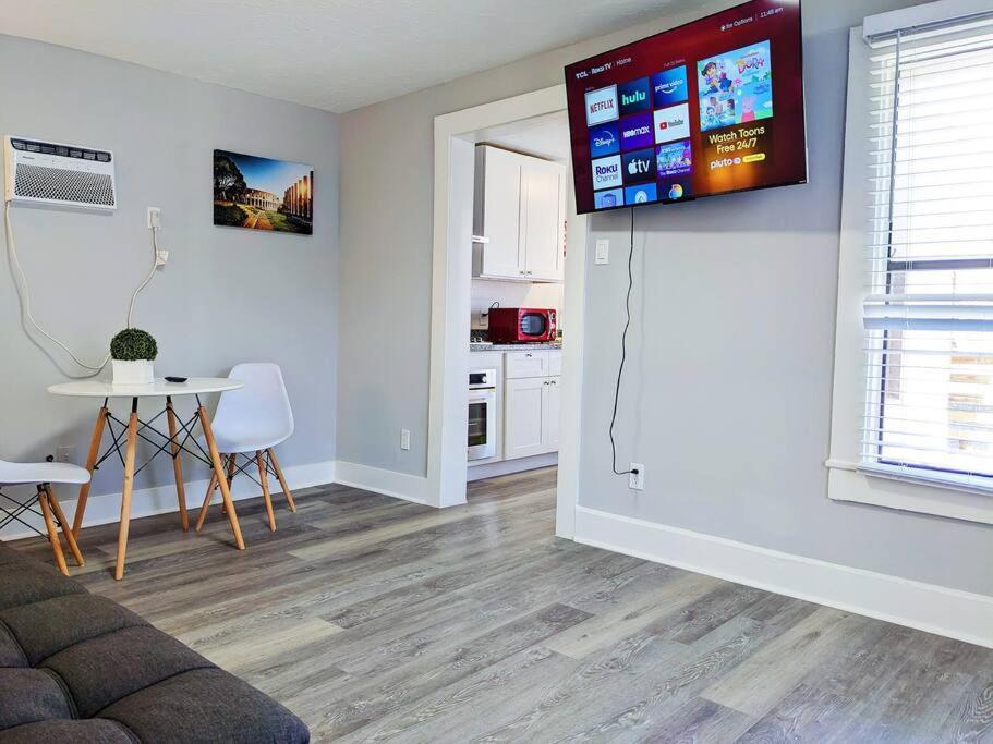 Elegant 1 Bed Montrose - Rome @the Italian Plaza