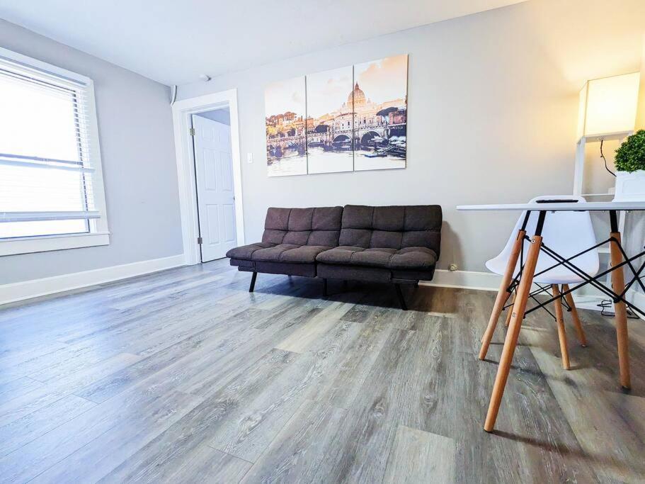 Elegant 1 Bed Montrose - Rome @the Italian Plaza
