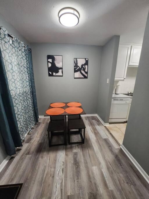 Blue Shark *b2* @ Bellaire 1br King Near Medical Center Apartment Houston
