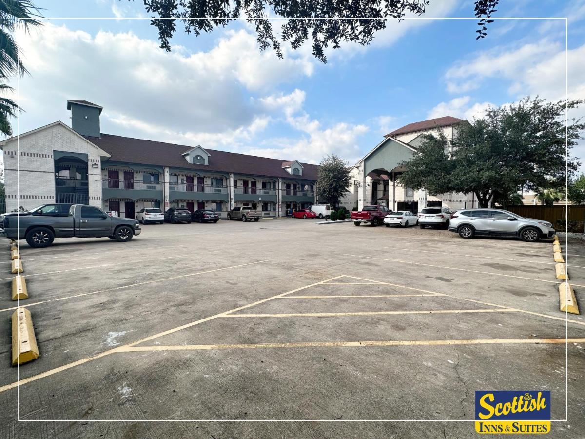 Scottish & Sam Parkway Hotel 2*