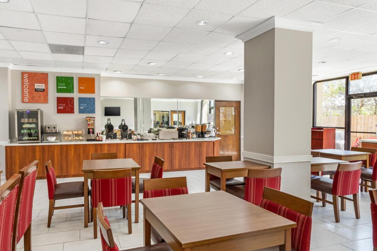Comfort Bush Intercontinental Airport 3*