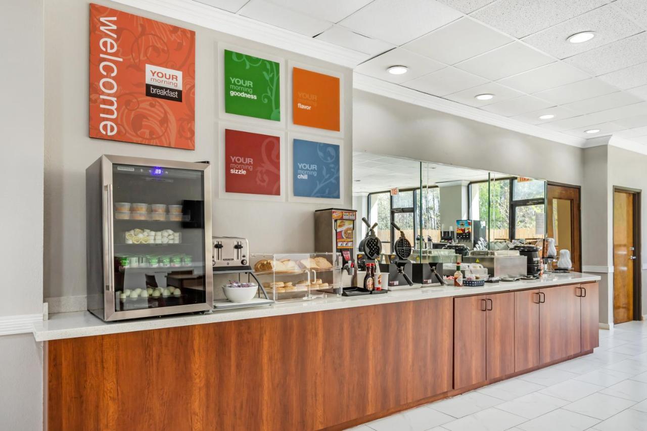 Comfort Bush Intercontinental Airport Hotel 3*
