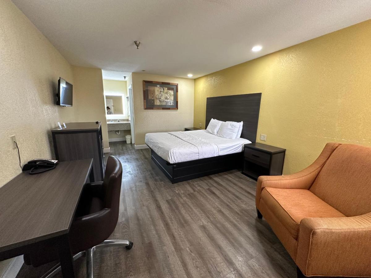 Hotel Rodeway & Hwy 290 Nw 2*