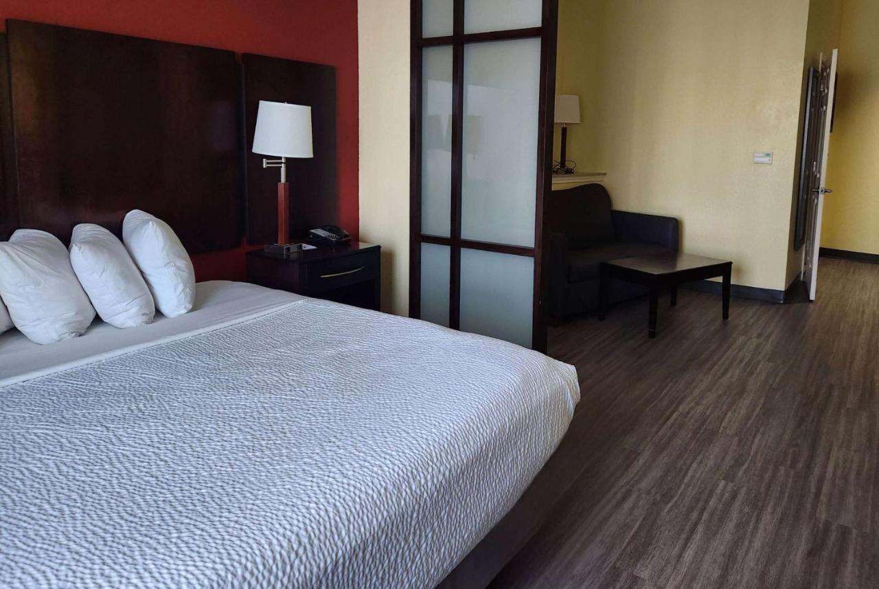 Hotel Days & By Wyndham / West Energy Corridor