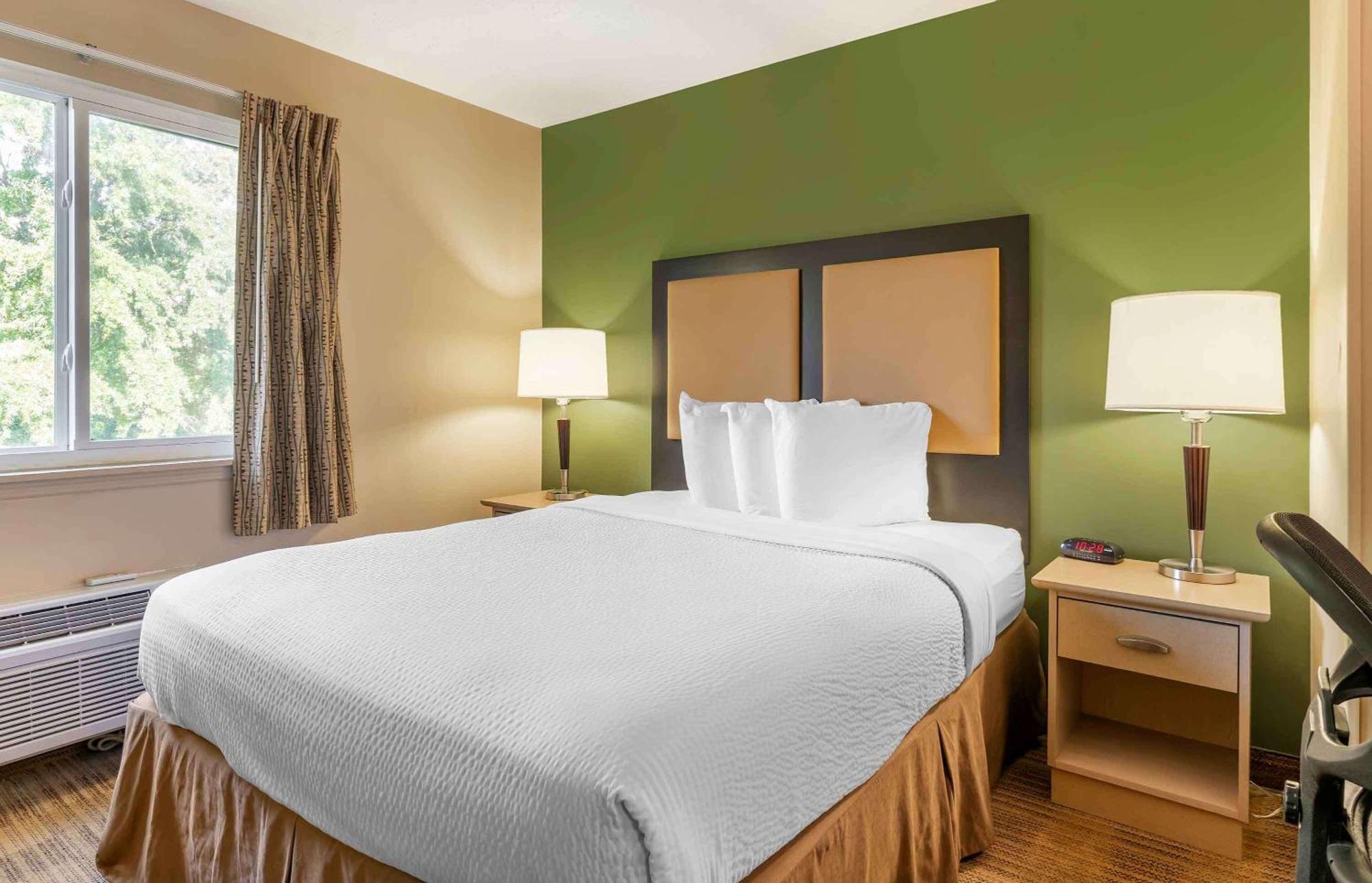 Extended America - - Northwest - Hwy 290 - Hollister Hotel