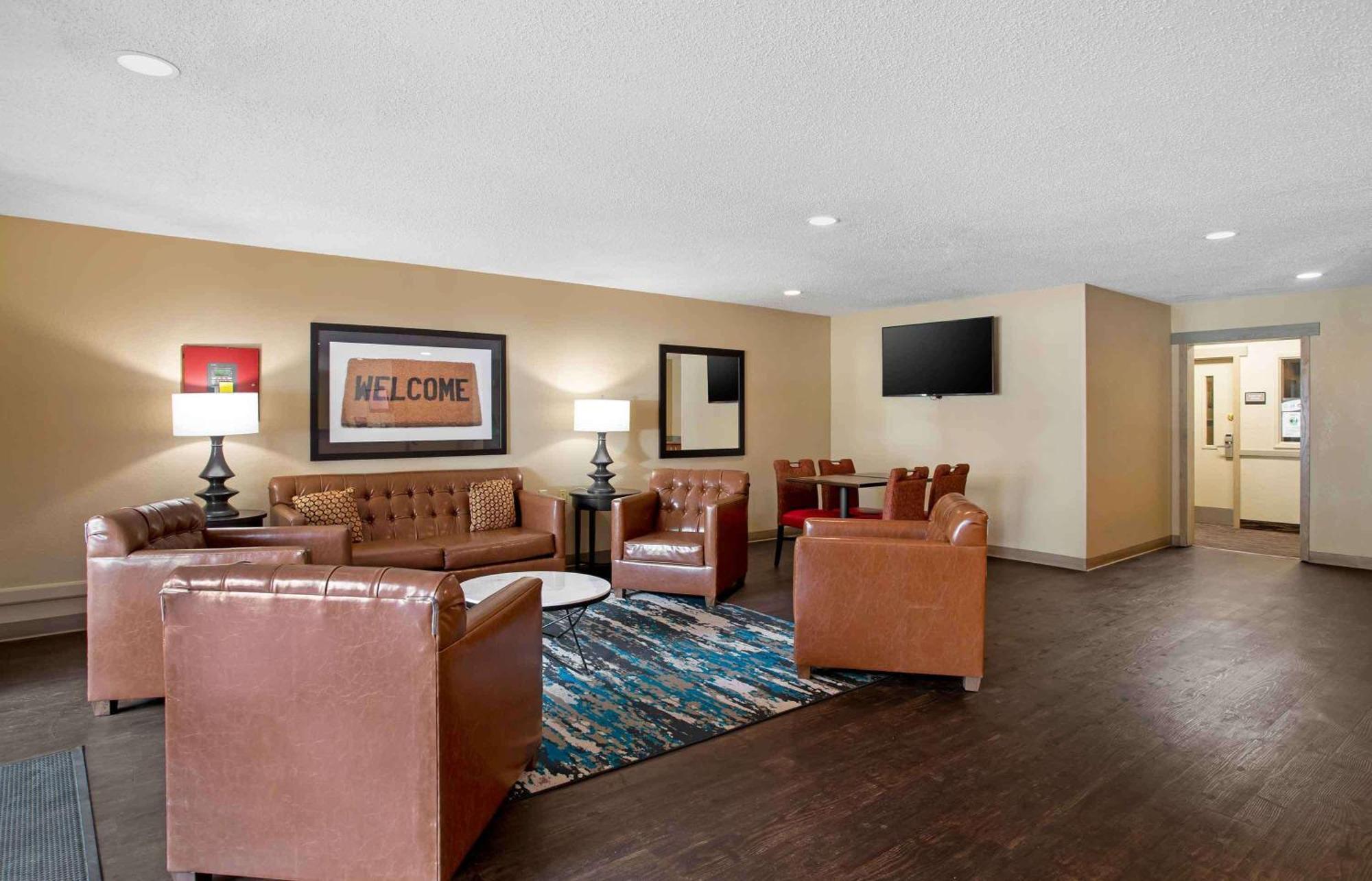 Extended America - - Northwest - Hwy 290 - Hollister Hotel