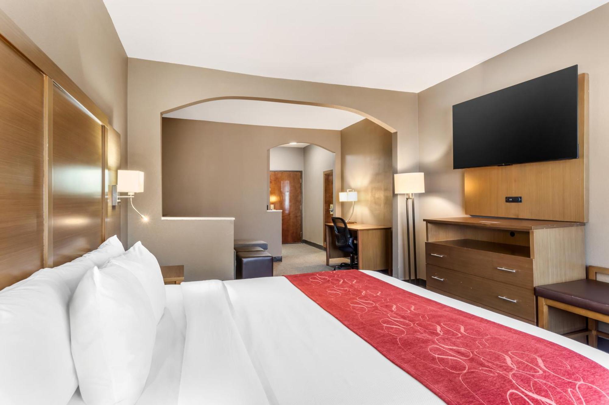 Comfort Bush Intercontinental Airport Hotel 3*