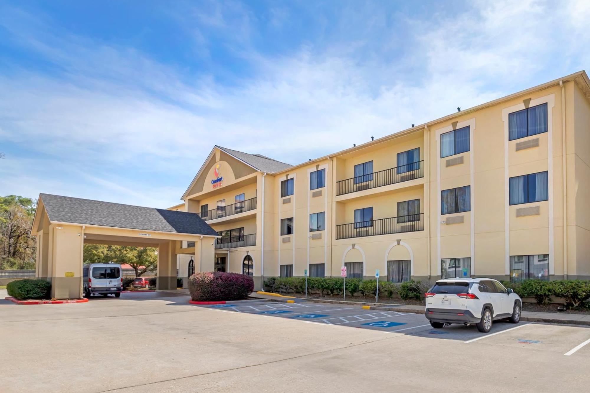 Comfort Bush Intercontinental Airport Hotel 3*