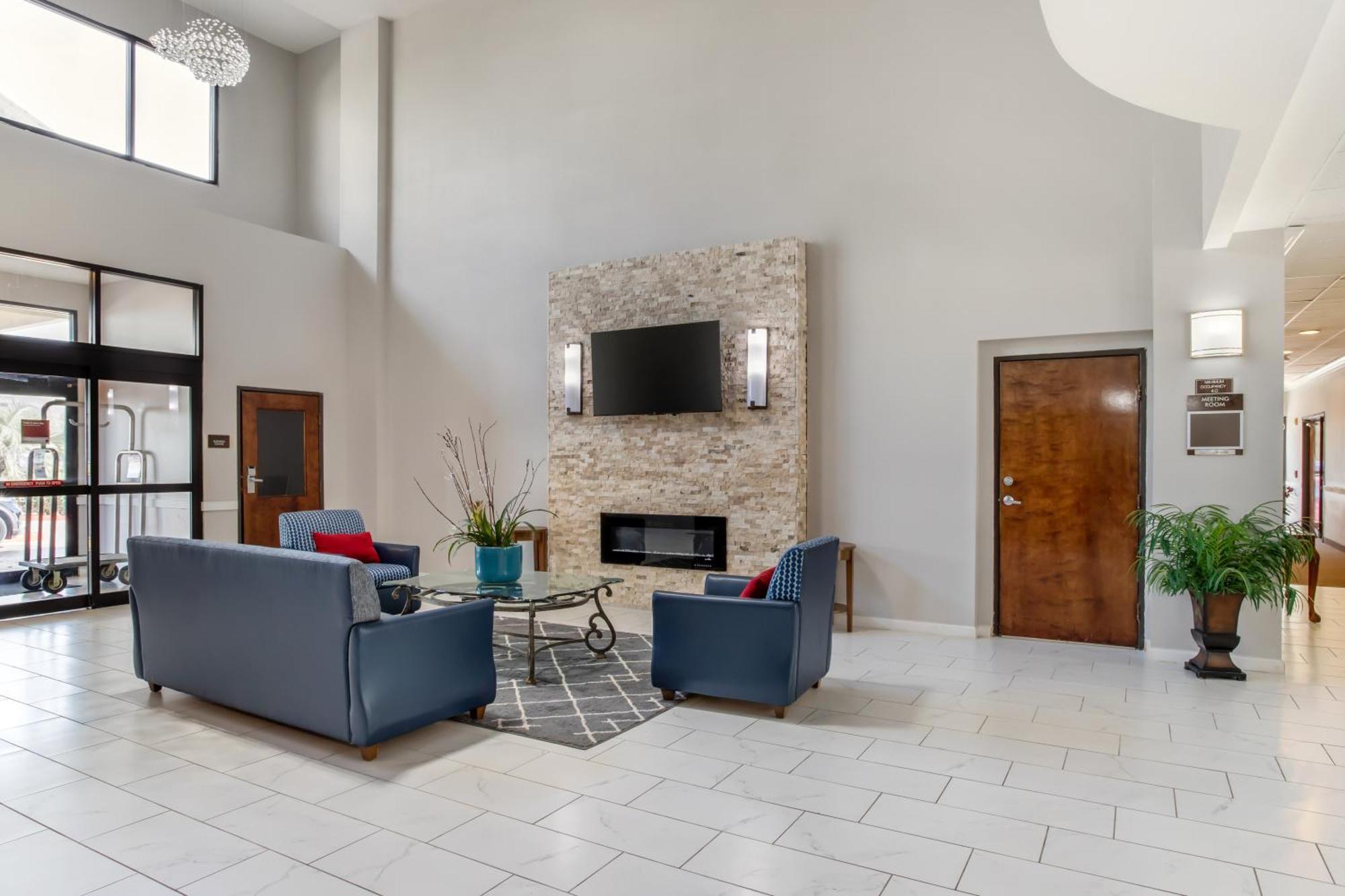 Hotel Comfort Bush Intercontinental Airport 3*