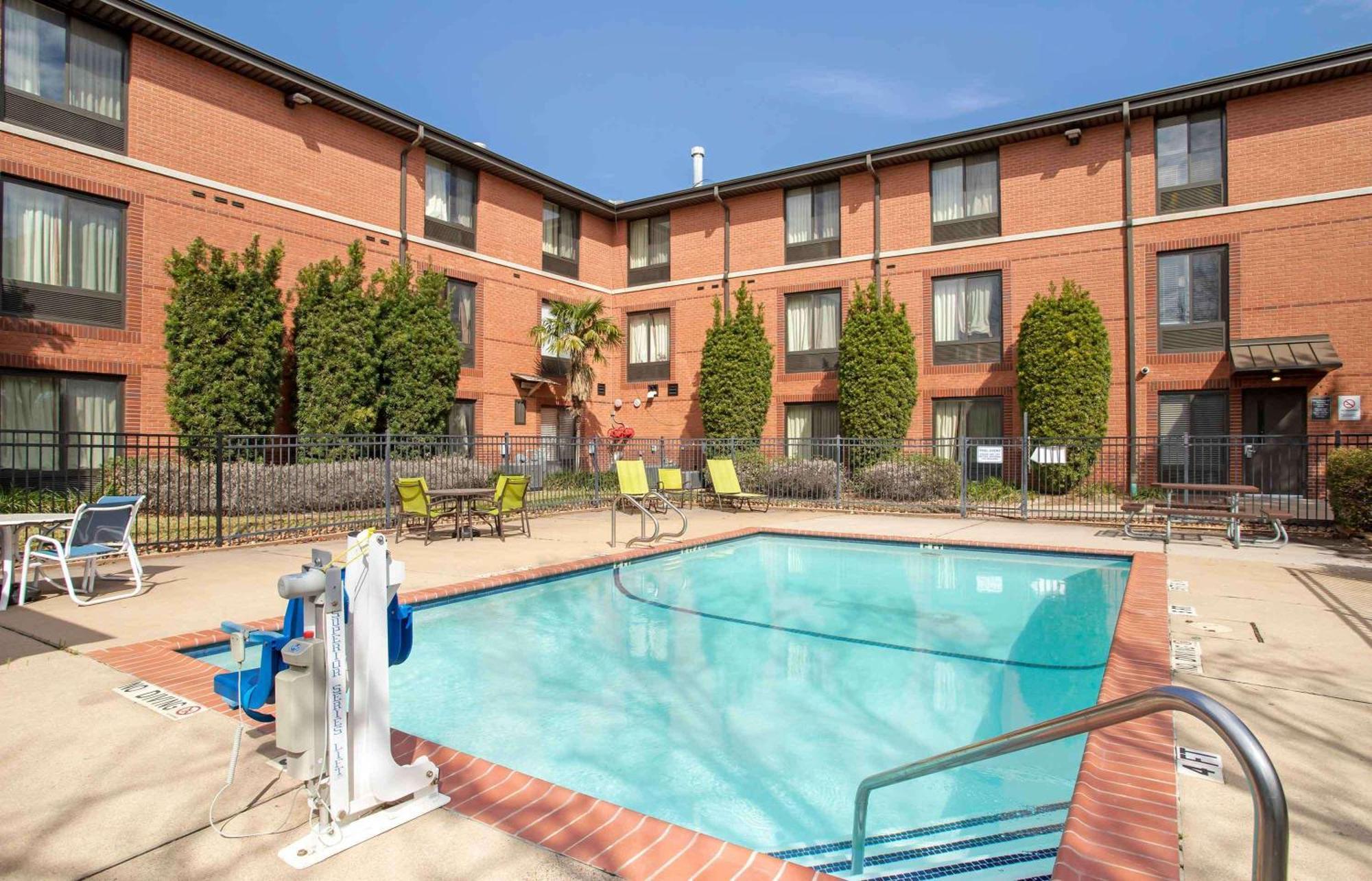 Extended America - - Northwest - Hwy 290 - Hollister Hotel