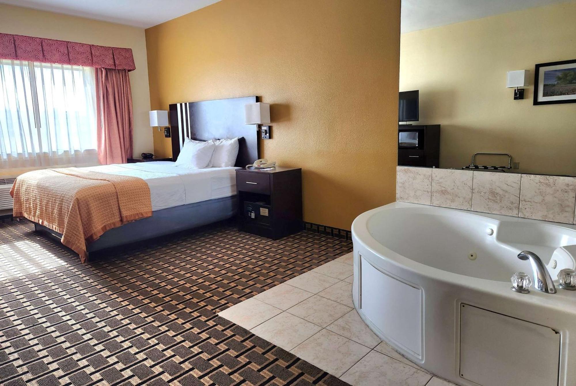Days & By Wyndham Sam Tollway 3*