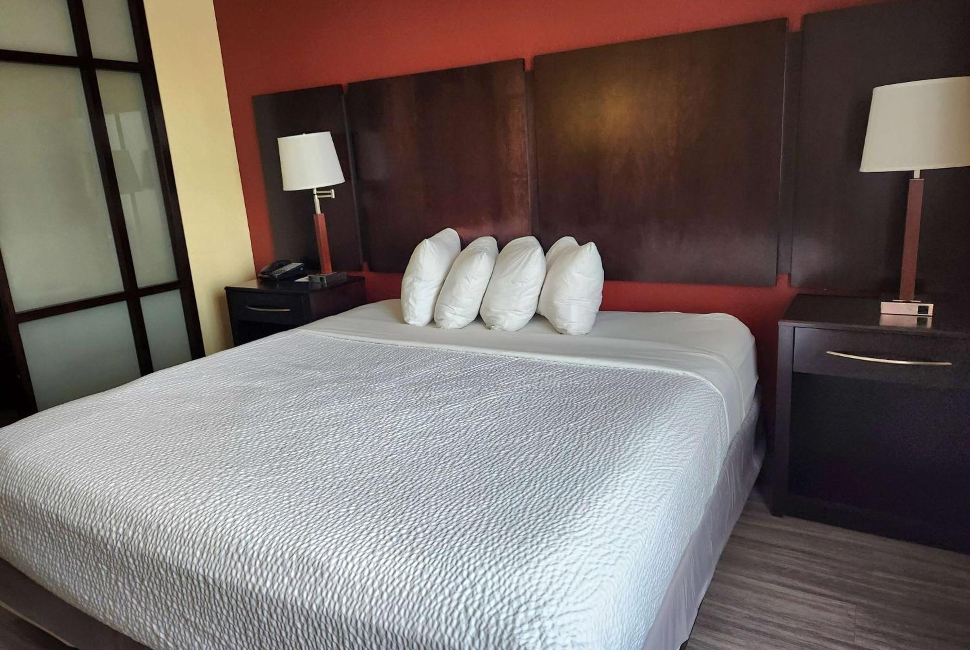 Days & By Wyndham / West Energy Corridor Hotel 3*