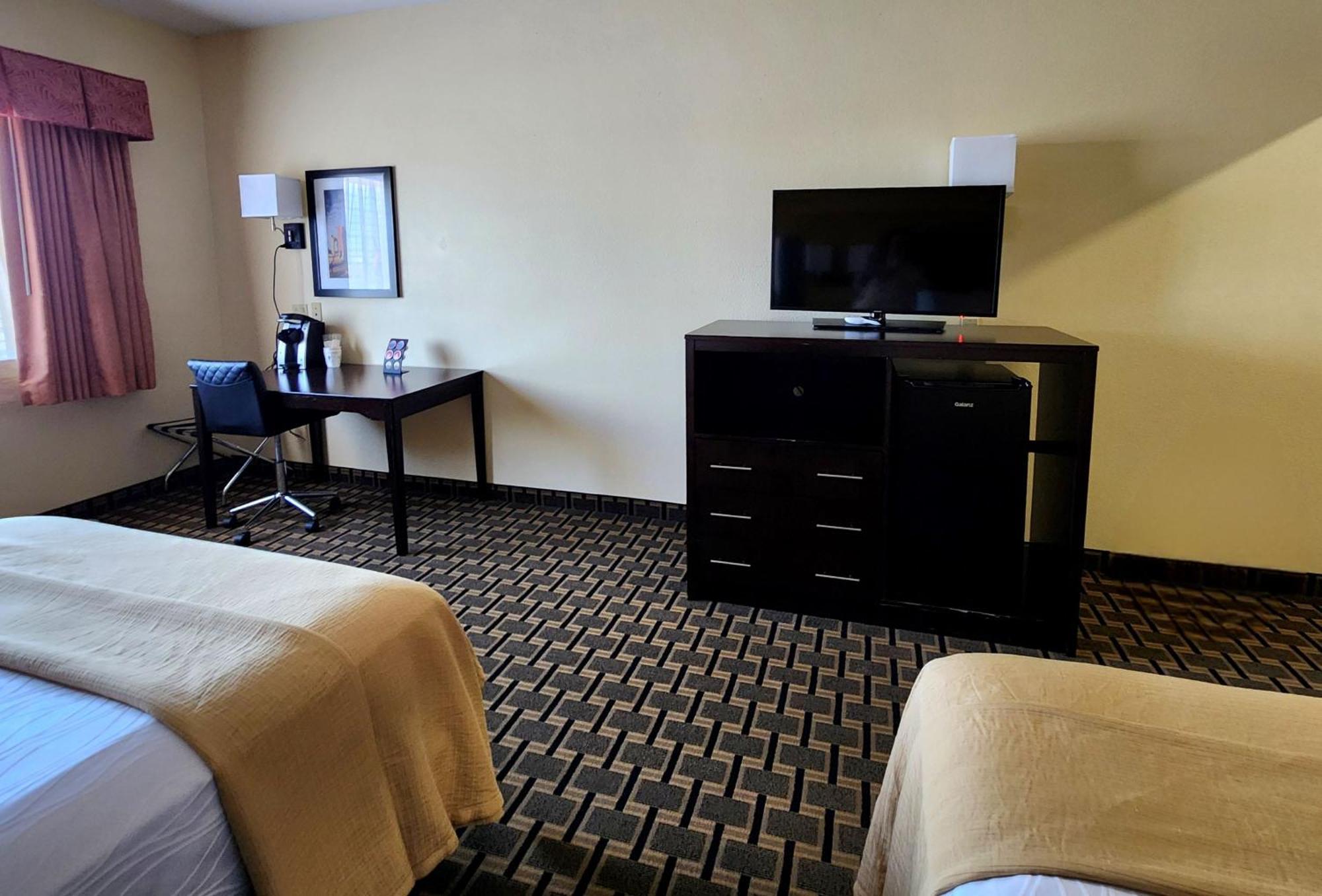 Hotel Days & By Wyndham Sam Tollway 3*