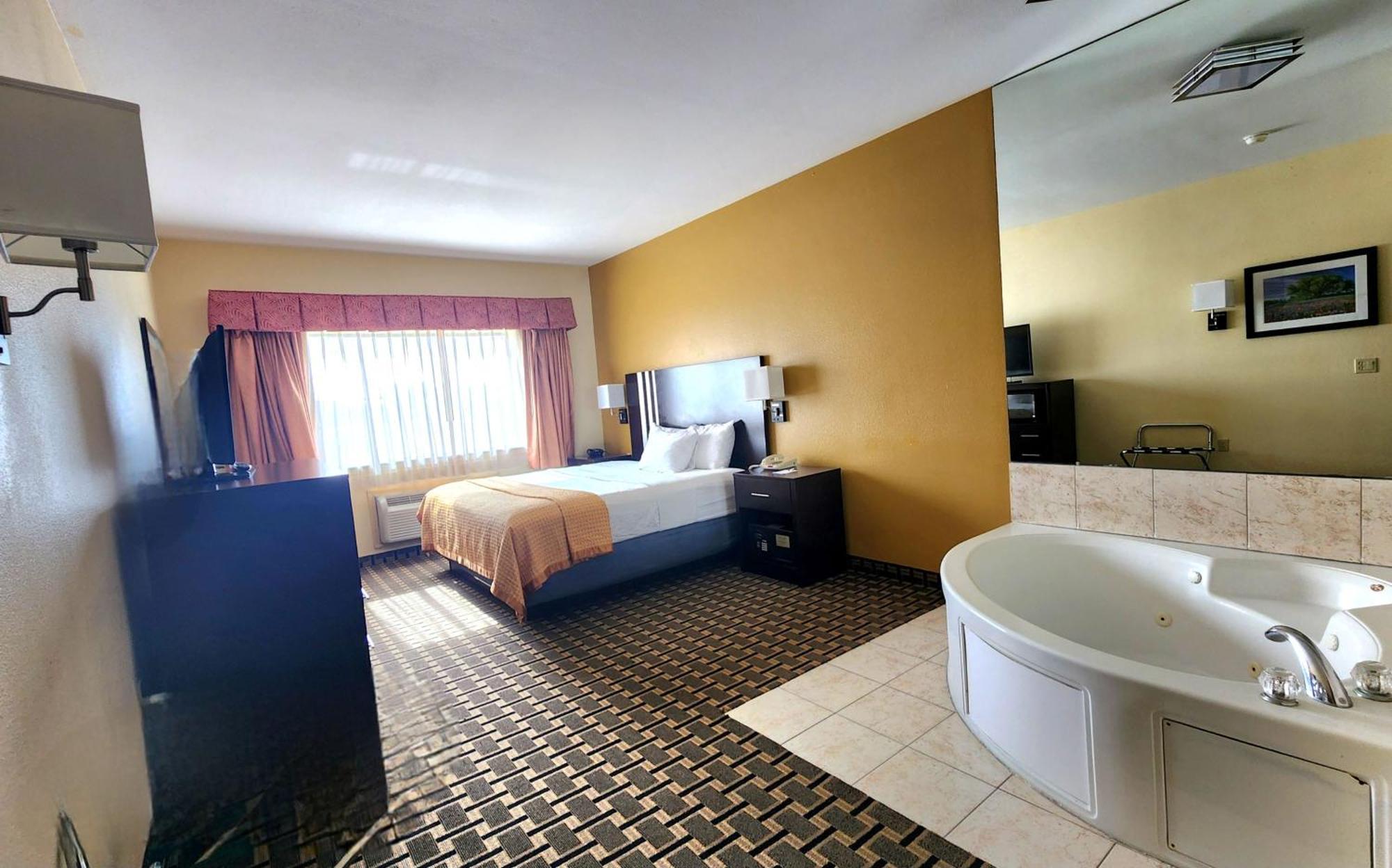 Days & By Wyndham Sam Tollway Hotel 3*
