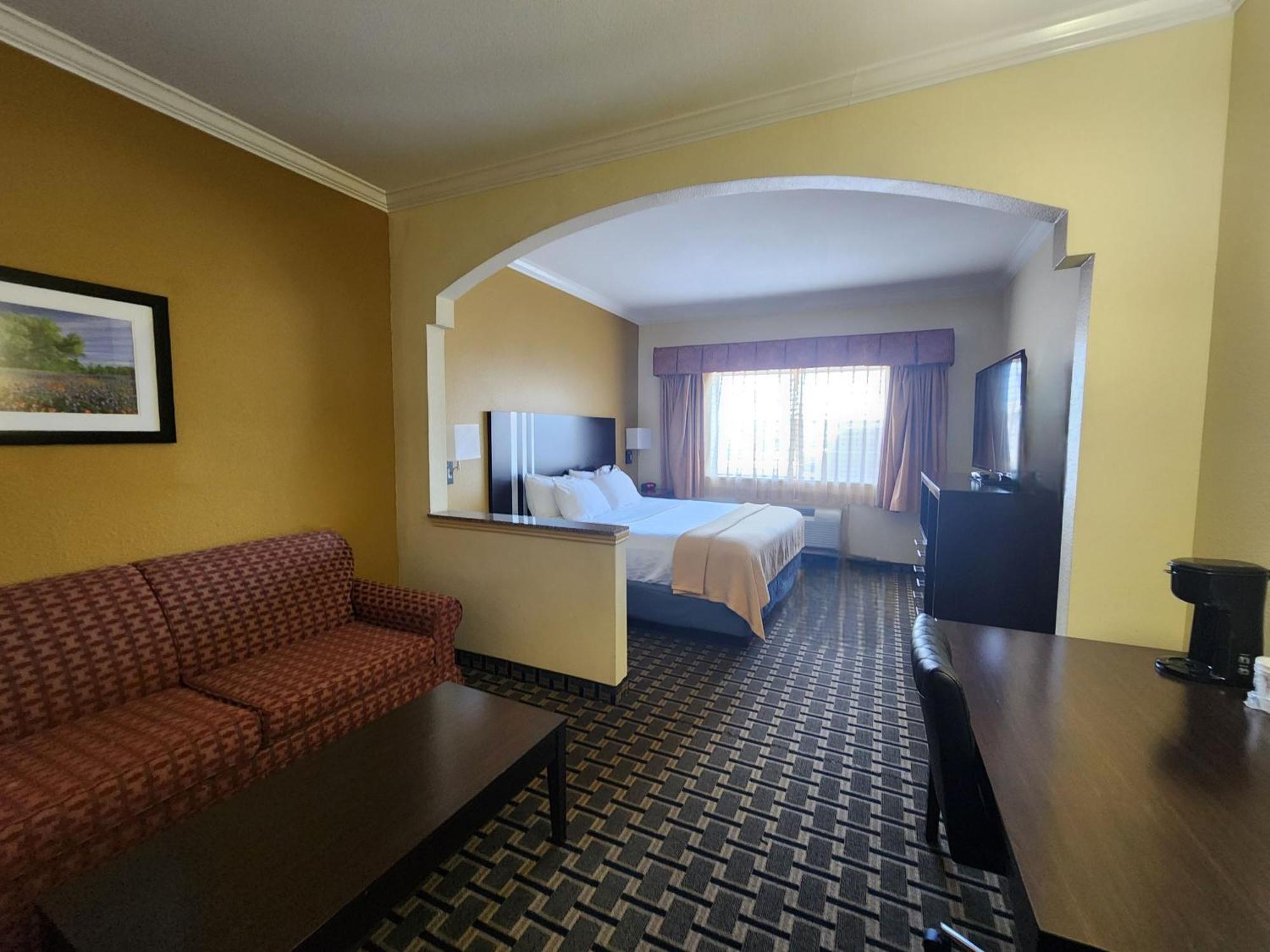 Days & By Wyndham Sam Tollway Hotel 3*