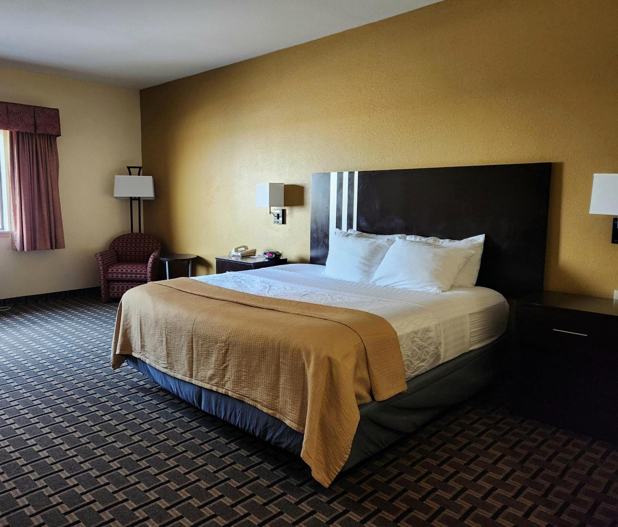 Days & By Wyndham Sam Tollway Hotel