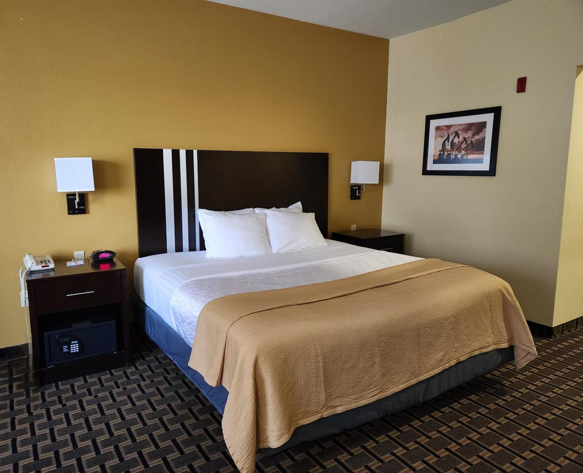 Hotel Days & By Wyndham Sam Tollway