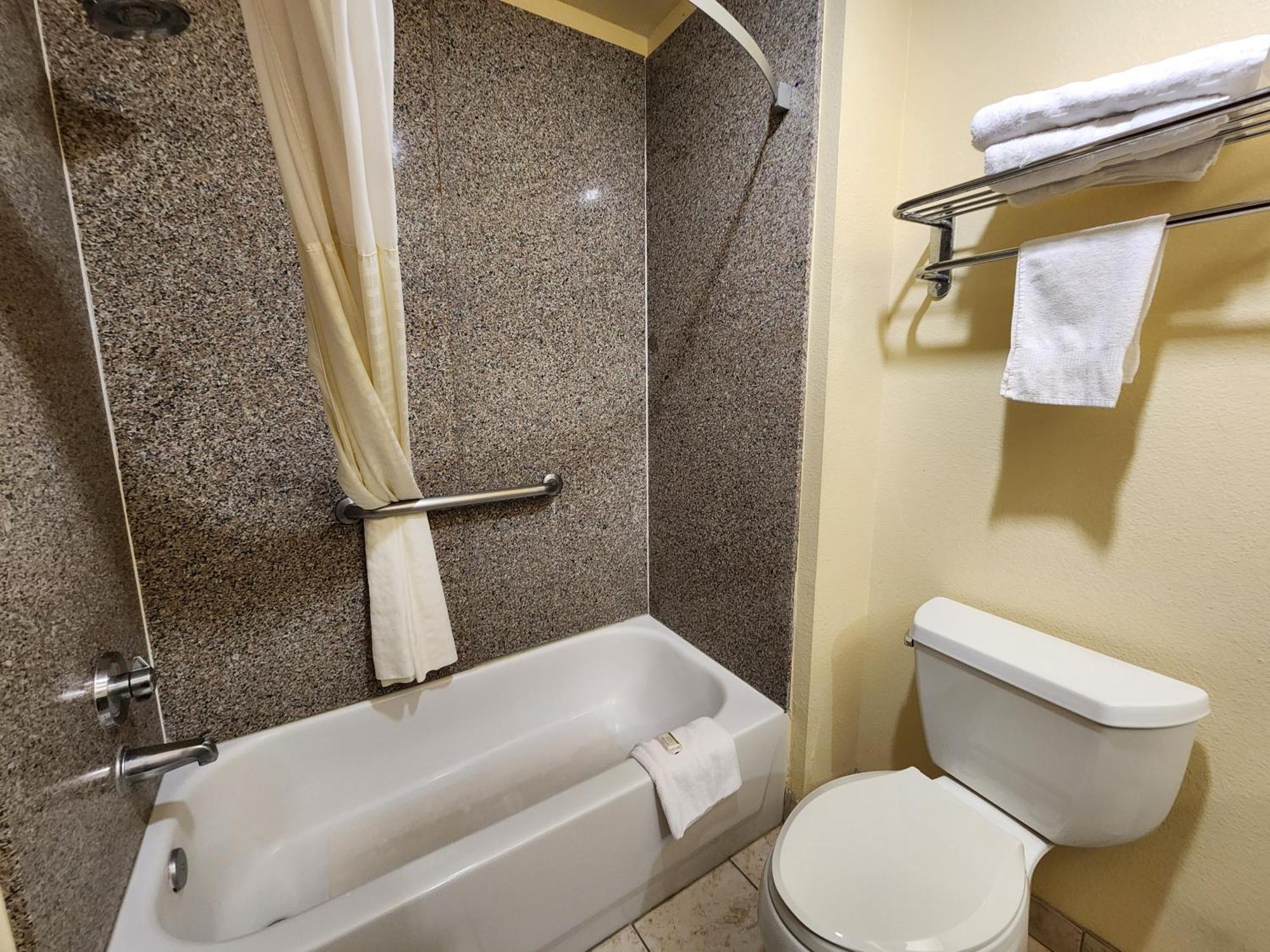 Days & By Wyndham Sam Tollway Hotel Houston