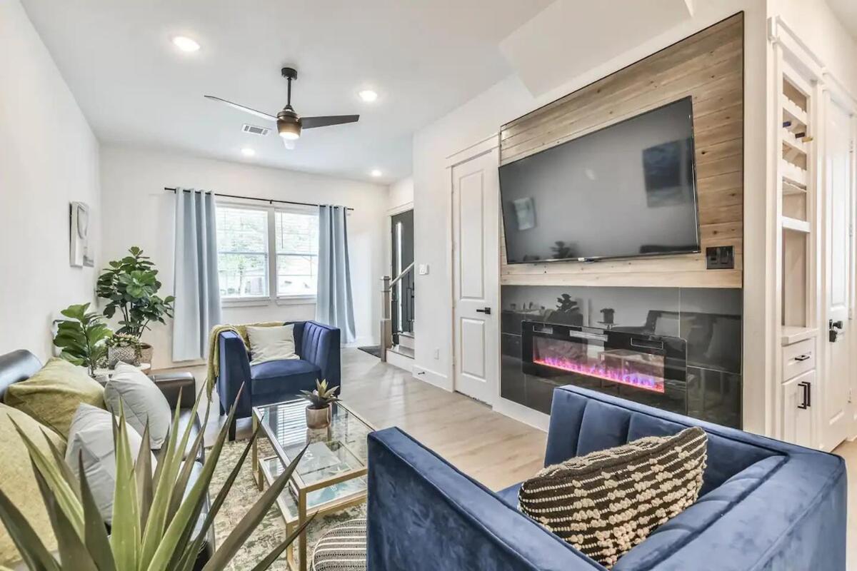 Inter-connected Duplex 8br Sleeps 22 Swim Holiday home *
