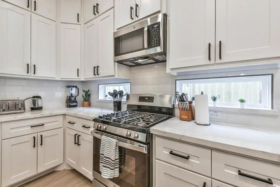Inter-connected Duplex 8br Sleeps 22 Swim Holiday home Houston