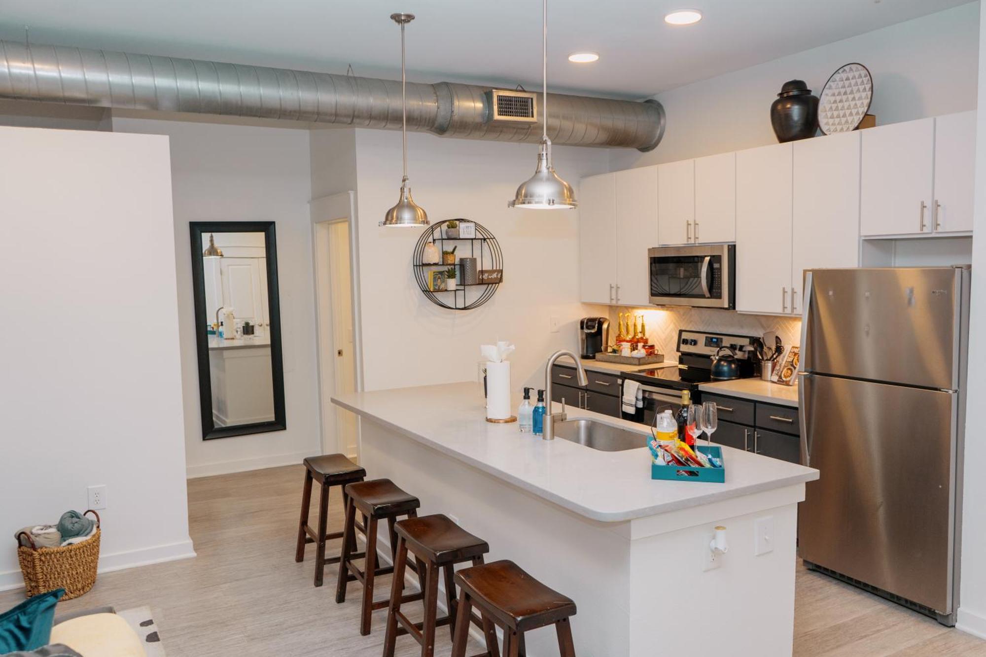 Downtown/midtown Loft-pool-free Parking *