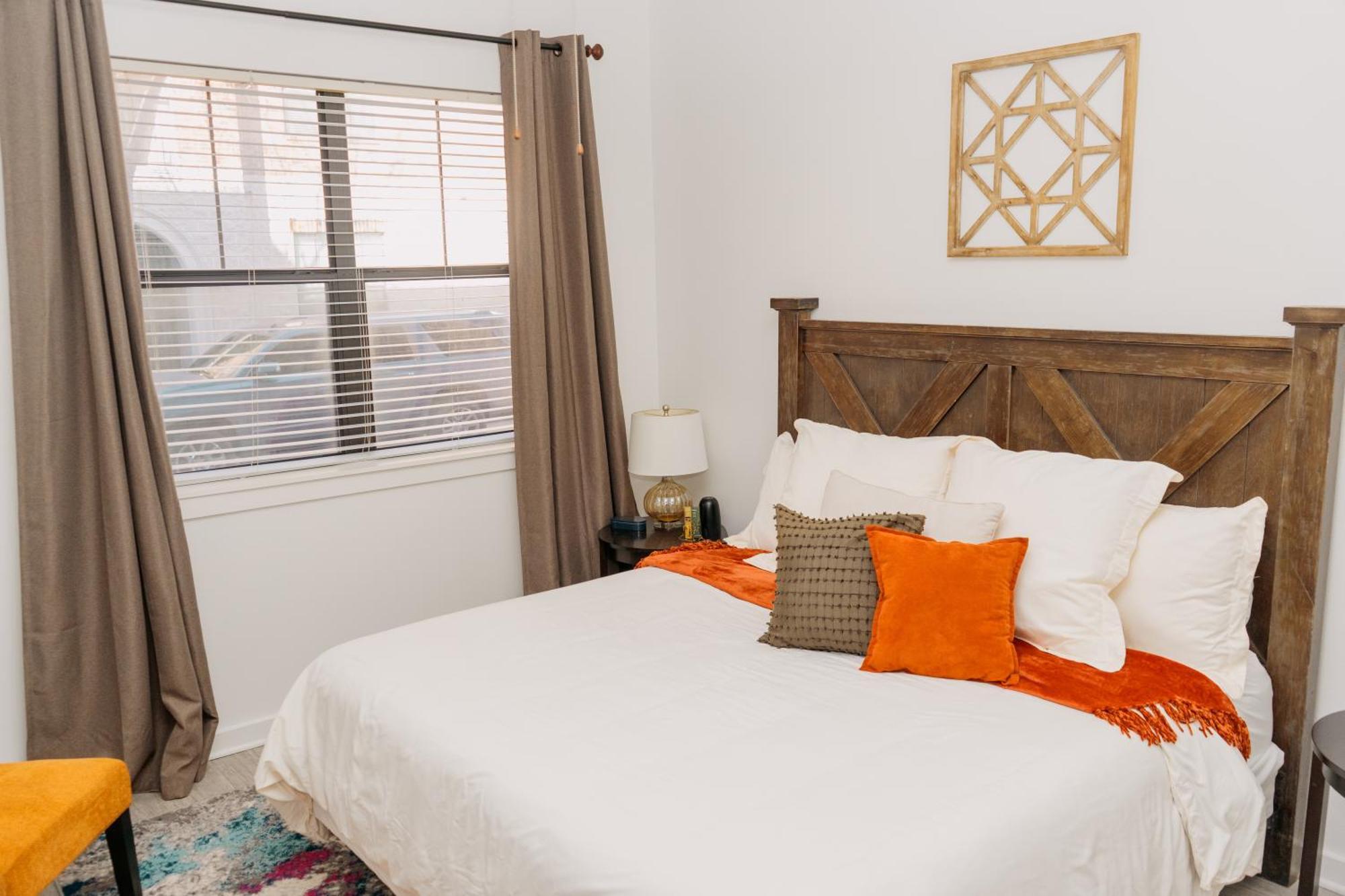 Apartment Downtown/midtown Loft-pool-free Parking *