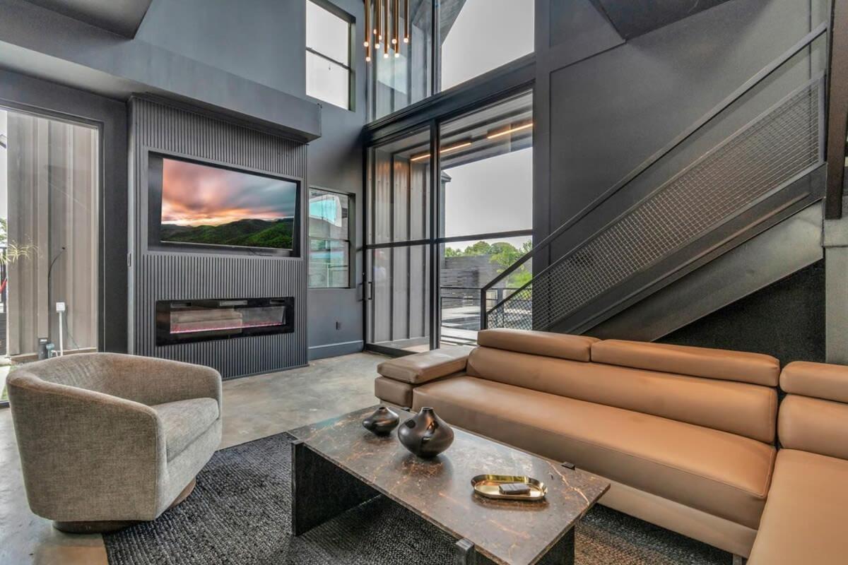 Poolside Loft: Great For Events