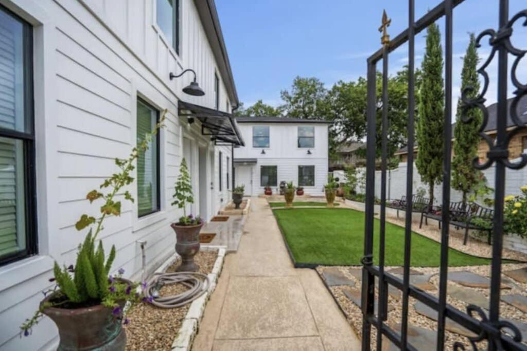 Rodeo Escape: Sleeps 8, Parking, Wi-fi, Free Gym Apartment *