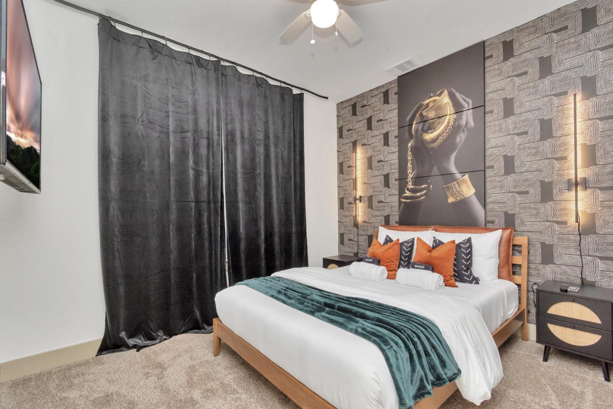 2 Homes! Sleeps 18, Games, Gated Parking & More! Houston