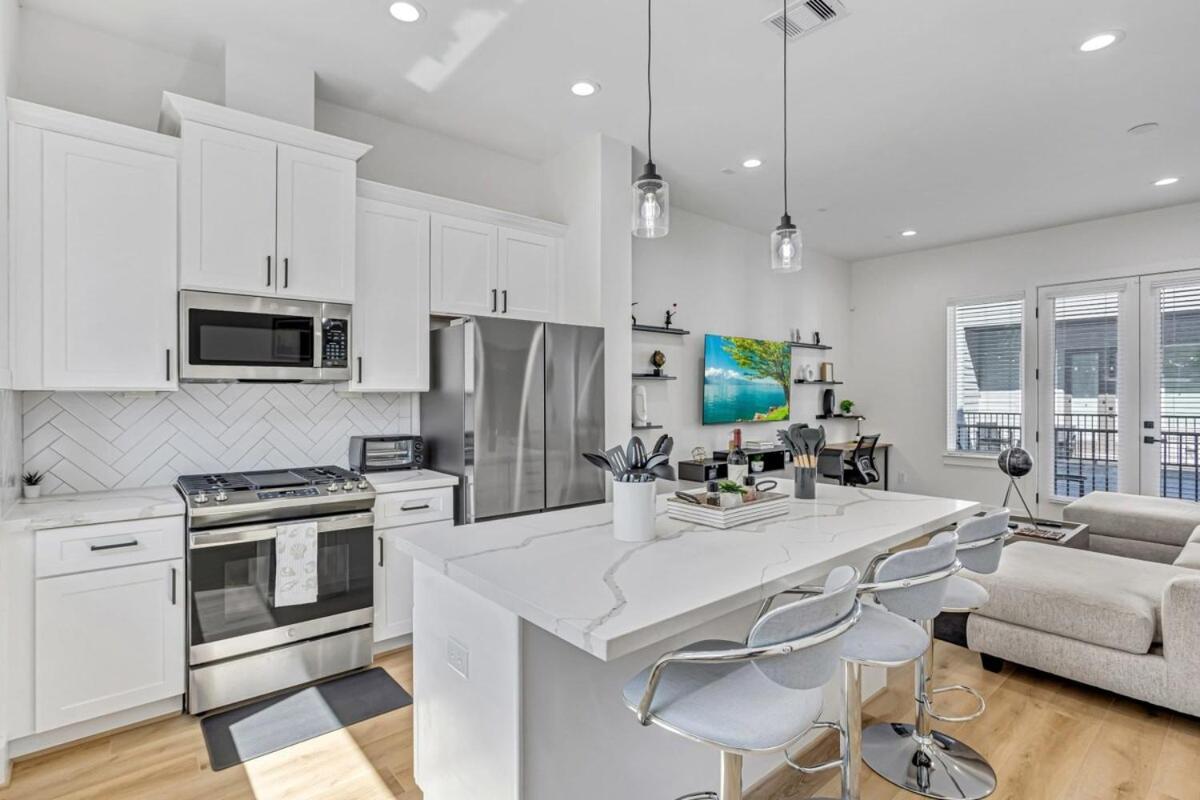 Modern 3bd Retreat I Near Hotspots I Sleeps 12 *