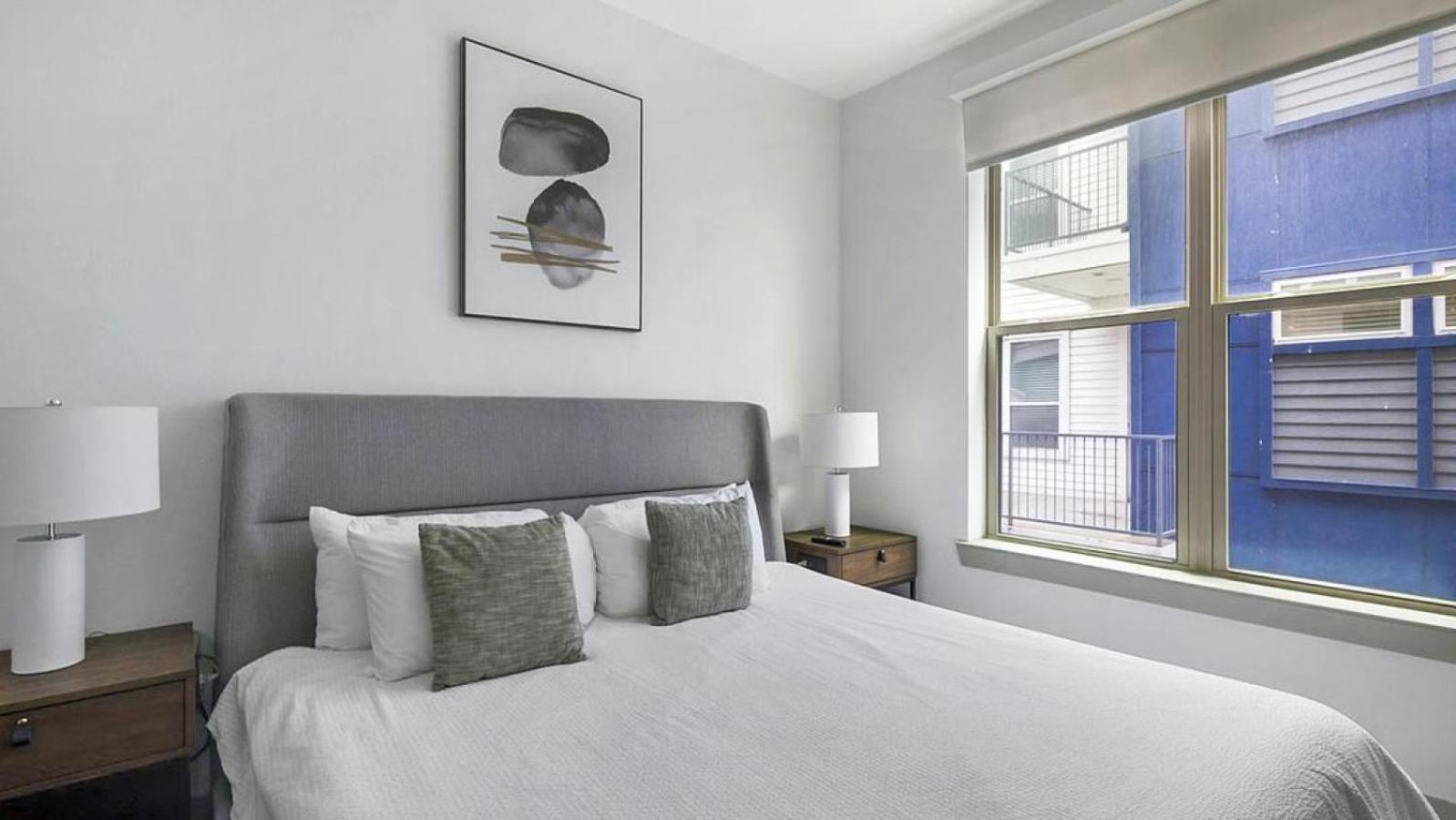Landing Modern With Amazing Amenities Id1803x06 *