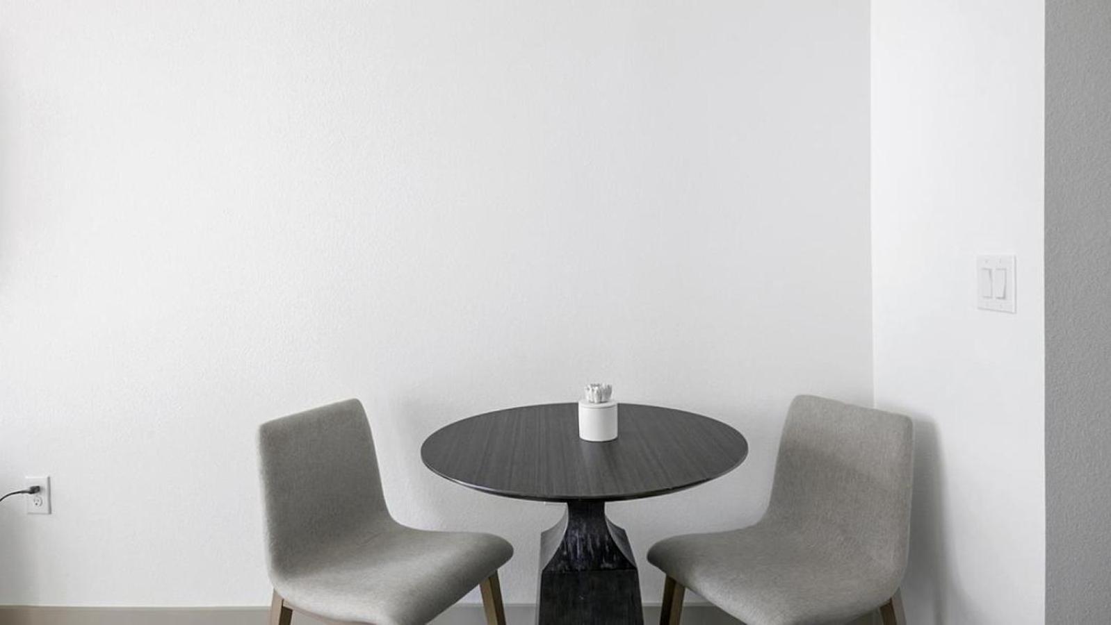 Landing Modern With Amazing Amenities Id1803x06 Apartment *