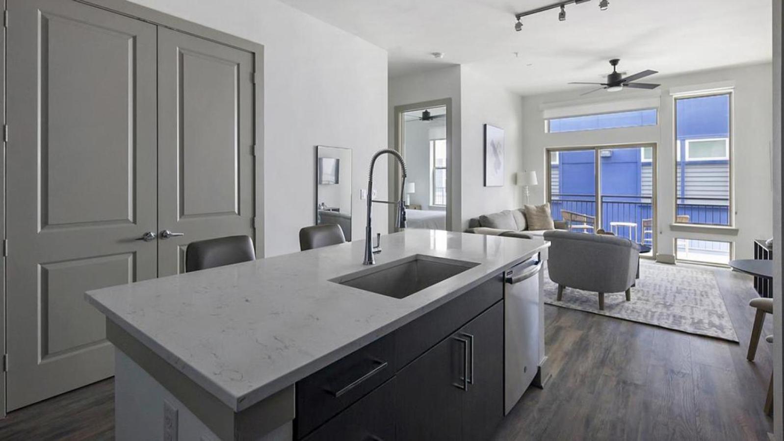Landing Modern With Amazing Amenities Id1803x06 Apartment Houston