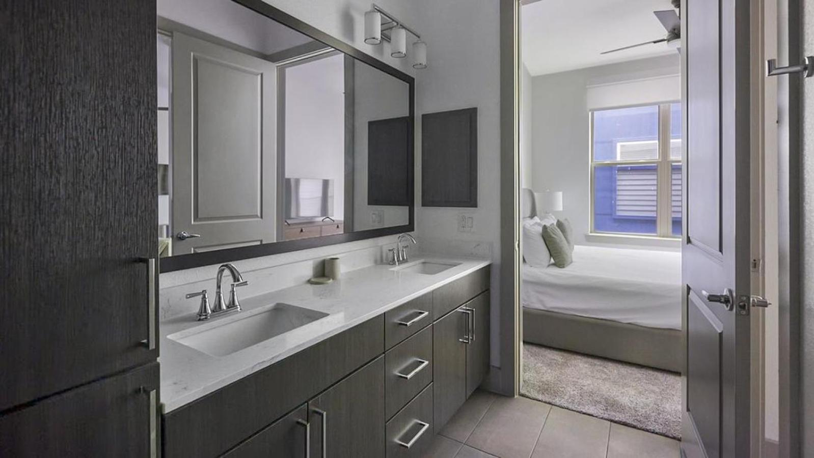 Landing Modern With Amazing Amenities Id1803x06 Apartment
