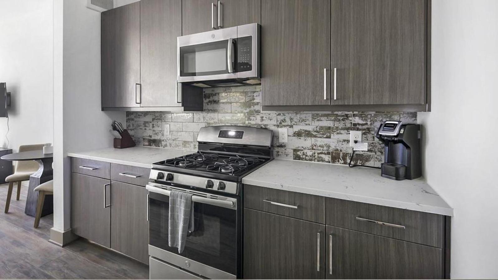 Landing Modern With Amazing Amenities Id1803x06 *