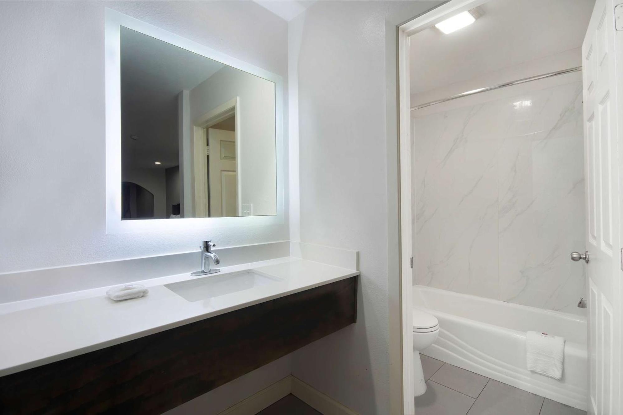 Hotel 6 Houston, Tx - I-10 West 2*