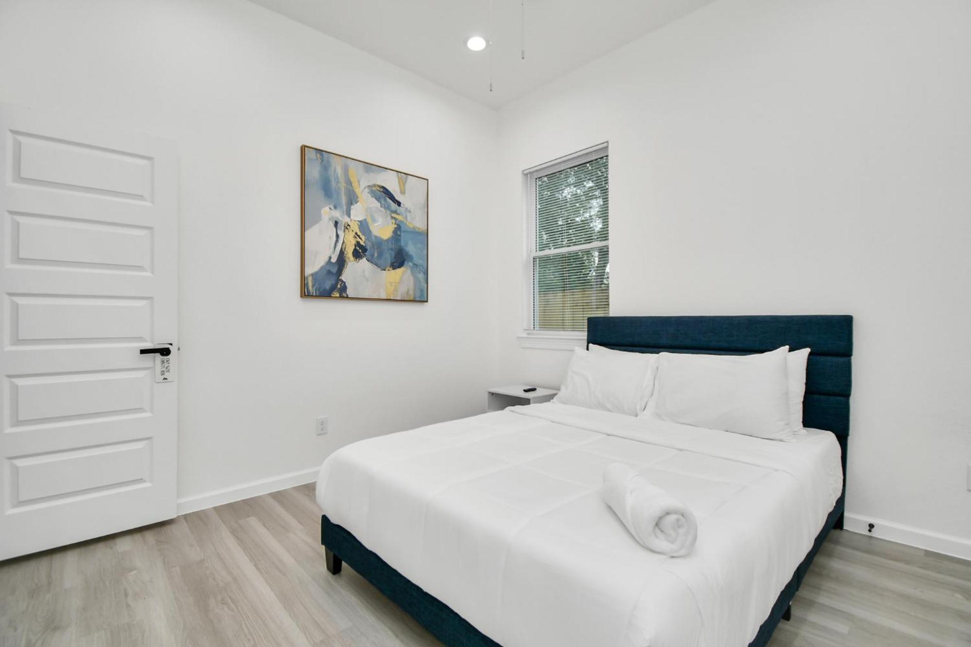 2 Homes•sleeps 18•gated•10 Mins To Dwntwn•smarttvs Holiday home *