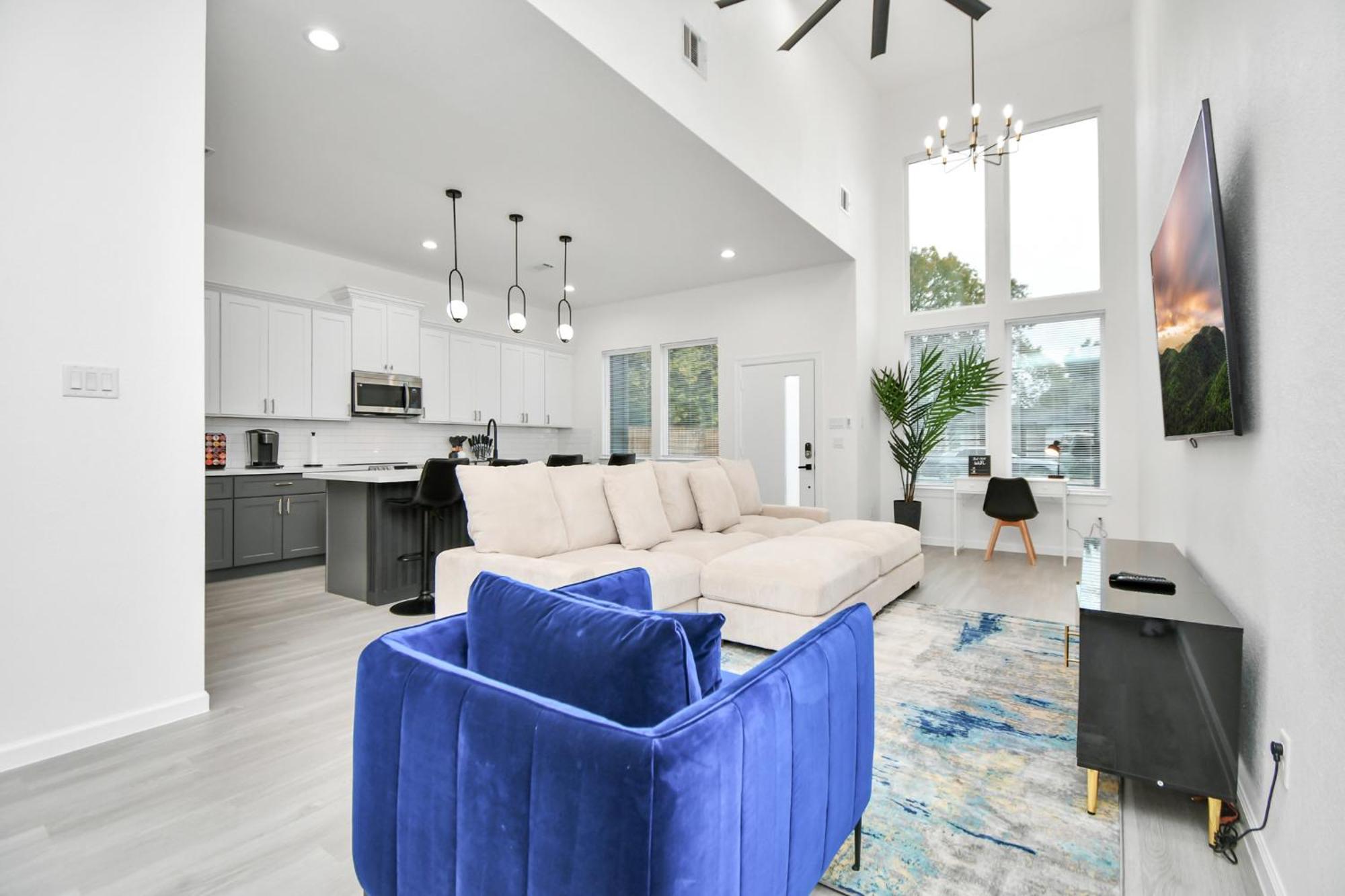 2 Homes•sleeps 18•gated•10 Mins To Dwntwn•smarttvs Holiday home