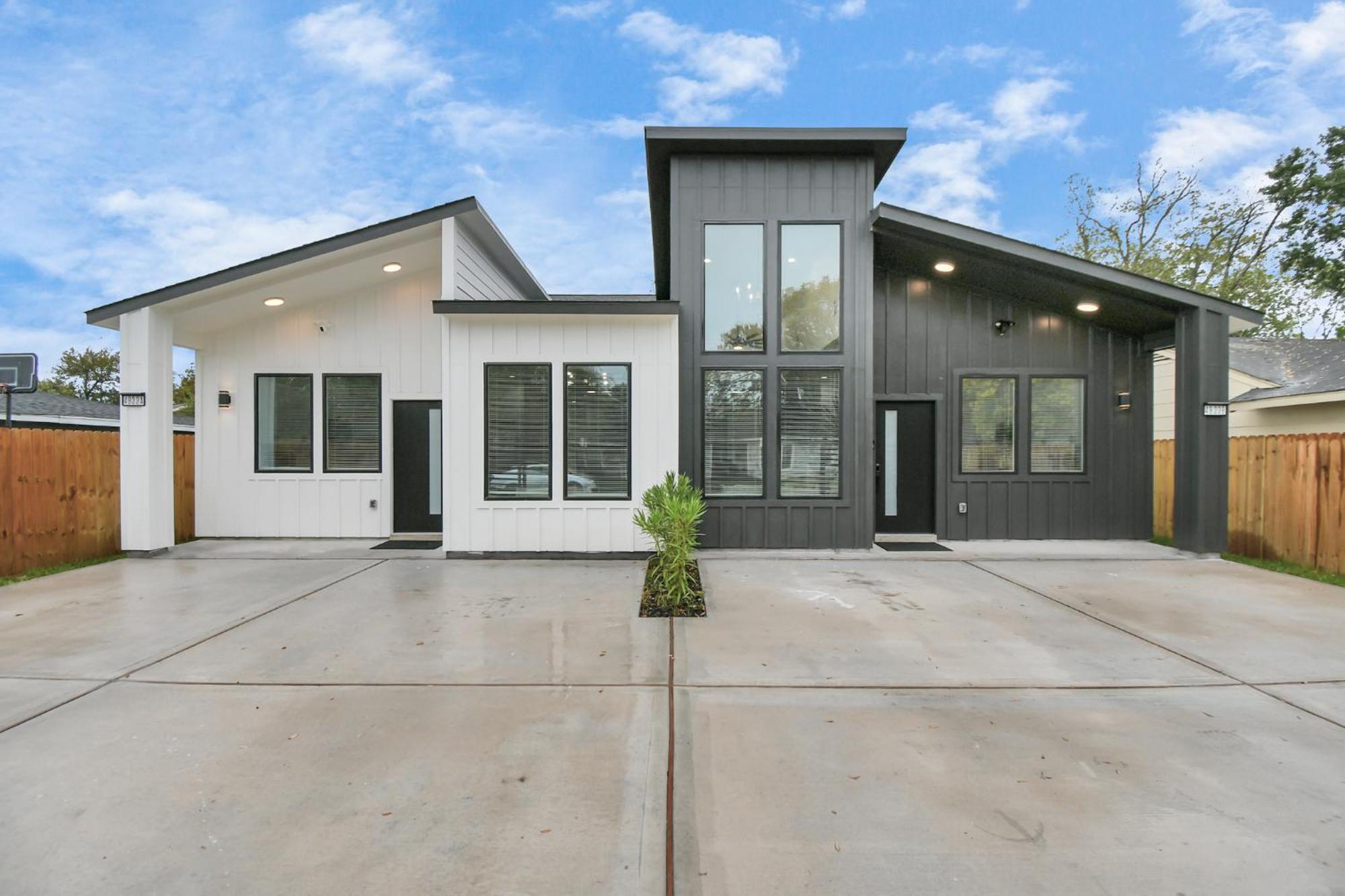 2 Homes•sleeps 18•gated•10 Mins To Dwntwn•smarttvs Holiday home Houston