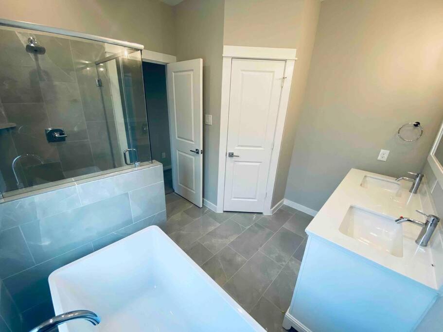 The Holistic Hideaway - Gated Community
