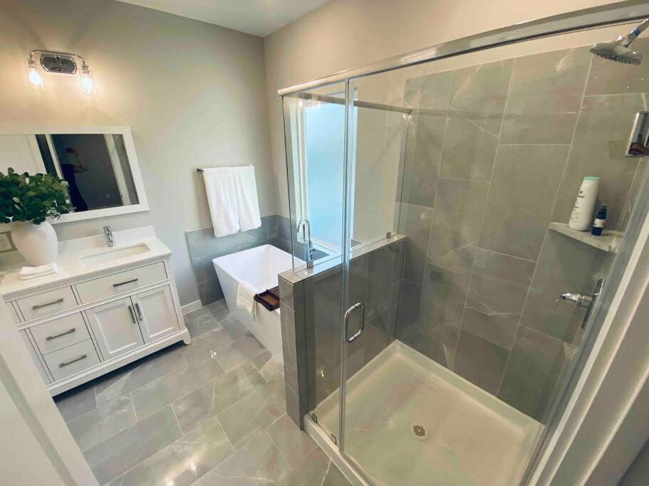 The Holistic Hideaway - Gated Community Houston